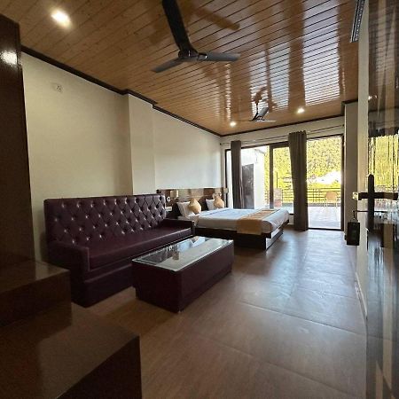 Hotel 7 Heavens 穆索里 外观 照片