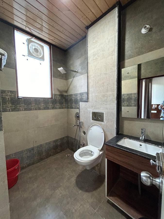 Hotel 7 Heavens 穆索里 外观 照片